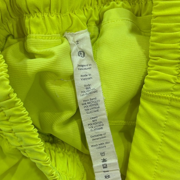 lululemon hotty hot shorts - Picture 3 of 3